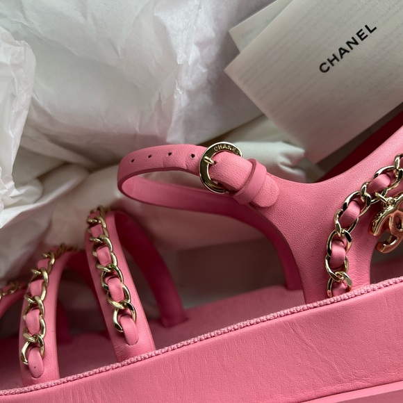 CHANEL PINK CALFSKIN INTERLOCKING CHARM GLADIATOR CHAIN STRAPPY DAD SANDAL 39 - Picture 9 of 11
